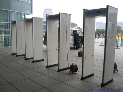 工廠應該配備哪些安全設備?安檢門(圖1) 工廠應該配備哪些安全設備?安檢門(圖1)